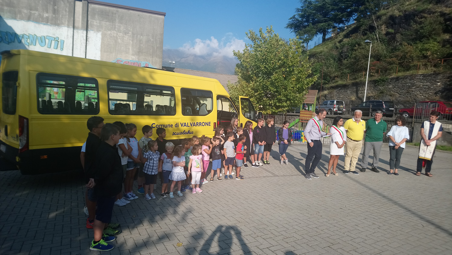 Inaugurazione nuovo scuolabus Valvarrone